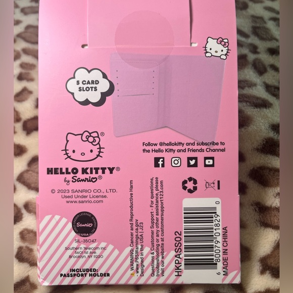 Hello Kitty Passport Holder - Picture 3 of 3